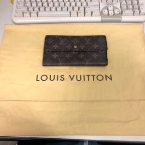 Womens Authentic Louis Vuitton wallet